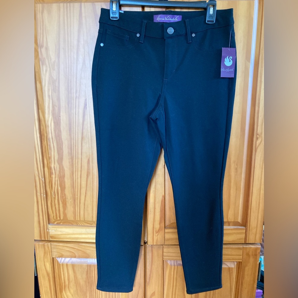 New!!! Gloria Vanderbilt Black cotton jeans/brand new 8P